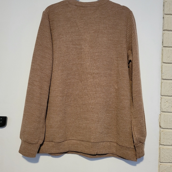 New with tags brown sweatshirt/knit top in a size XL - Picture 4 of 4